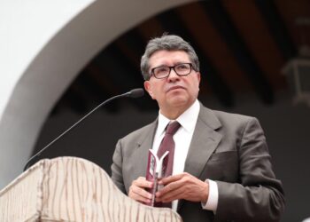 Democracia requiere cuidado y atención constante, su pilar es un futuro más inclusivo y equitativo, dice Monreal