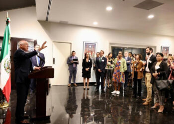 Honra Ken Salazar a víctimas del 11 de Septiembre a 22 años del atentado