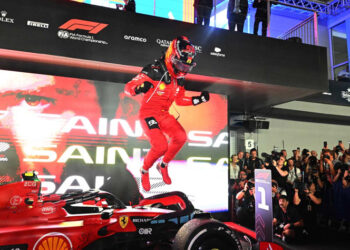 Carlos Sainz pone fin al dominio de Red Bull y gana en Singapur