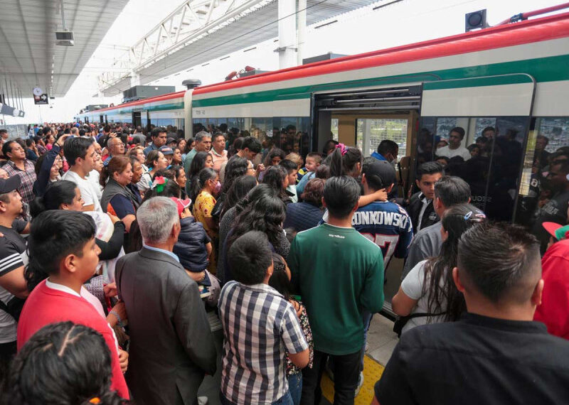 Tren México-Toluca tuvo afluencia de 115 mil pasajeros en primer fin de semana tras inauguración