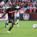 Leverkusen golea e iguala al Bayern en lo alto de la Bundesliga