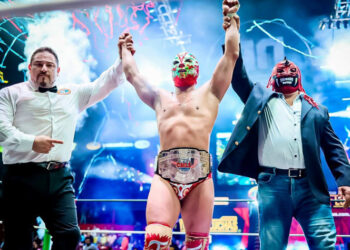 Titán retiene Campeonato Mundial ante Máscara Dorada
