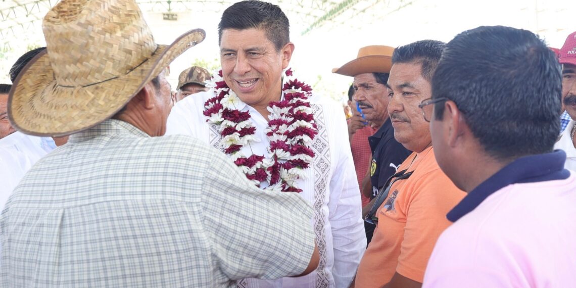 Apuesta Gobierno estatal a la alimentación, salud e infraestructura para transitar a la transformación de Santa María Huatulco