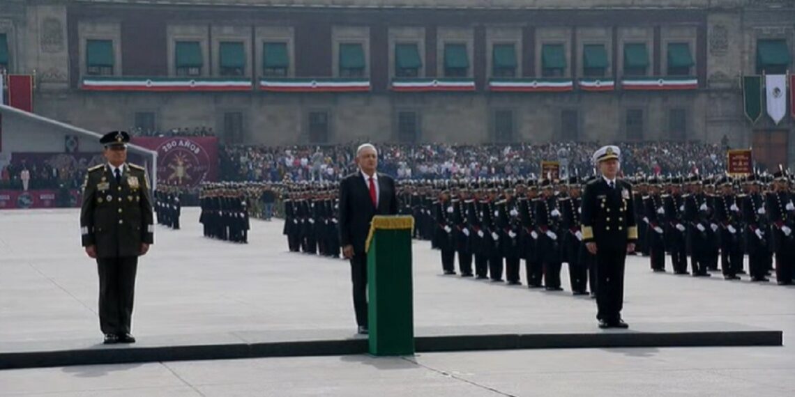 López Obrador encabeza ceremonia del 213 aniversario de la Independencia de México