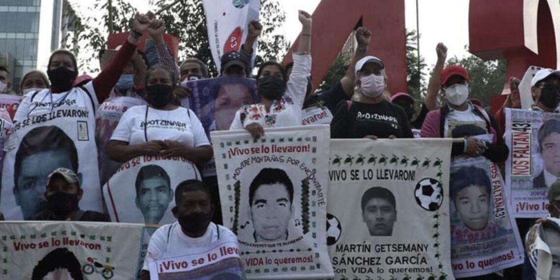AMLO daría a conocer a padres grabaciones de EUA sobre caso Ayotzonapa