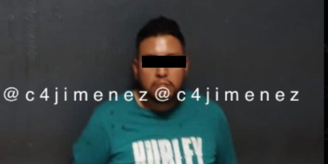 Detienen a sujeto que golpeó a policía tras estacionarse en carril de Metrobús