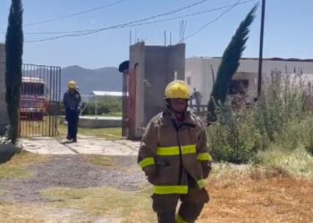 Atienden fuga de gas en toma clandestina cerca de carretera al AIFA en Tecámac