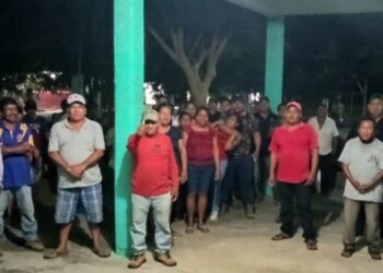 Pobladores retienen a funcionarios en Guelaguichi, Oaxaca