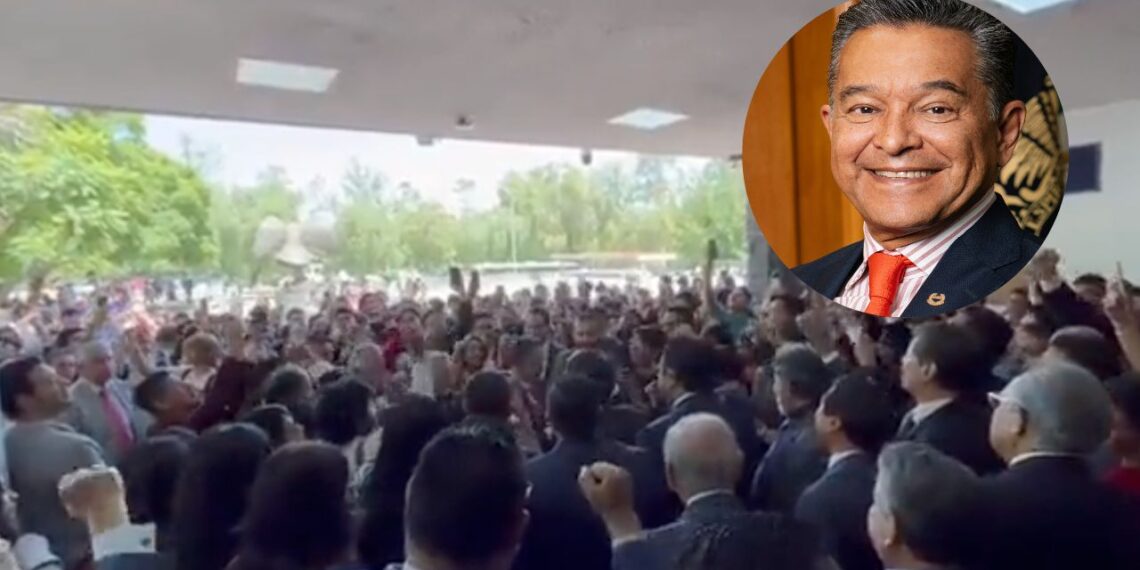 Al grito de “Rector, rector” comunidad de la Facultad de Derecho expresa apoyo a Raúl Contreras