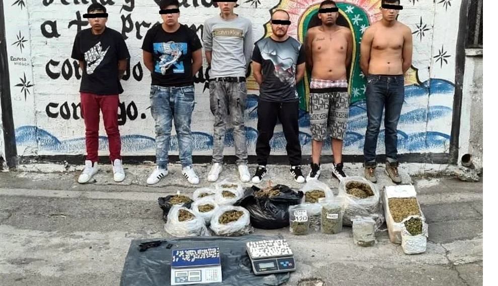 Caen 4 en la Morelos por posesión de droga, lista para comercializar
