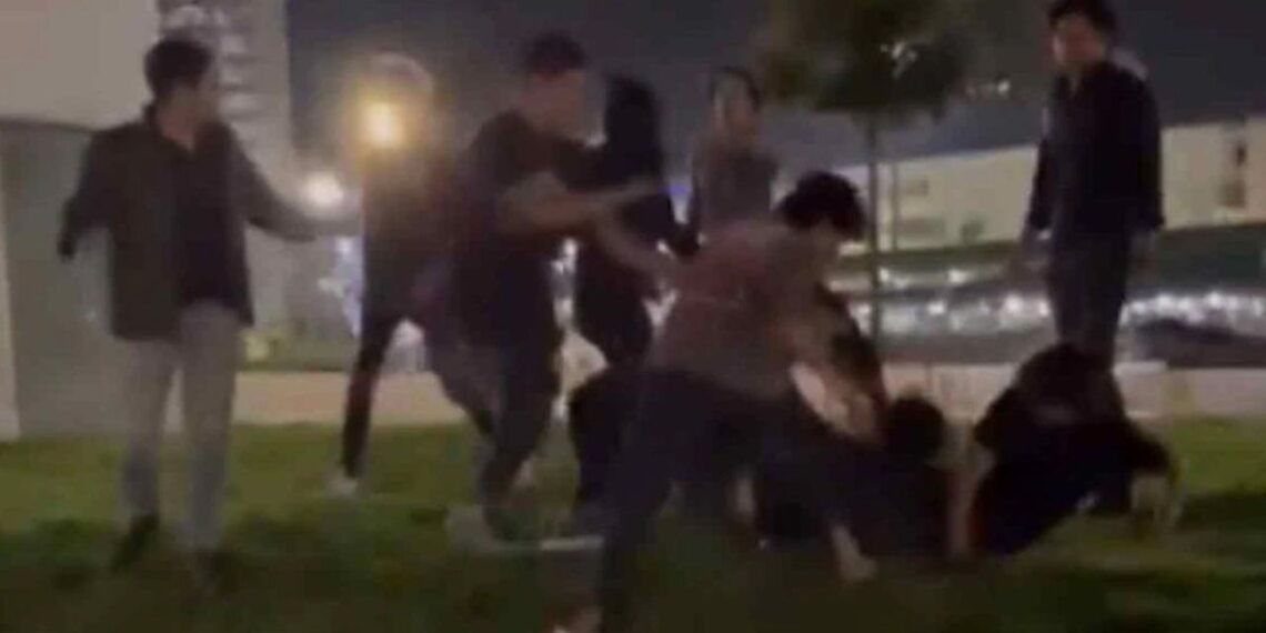 Tec de Monterrey expulsa a estudiantes que golpearon a Ernesto en Puebla