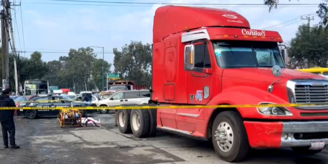 Tráiler atropella a abuelito y chofer se da a la fuga, en Toluca