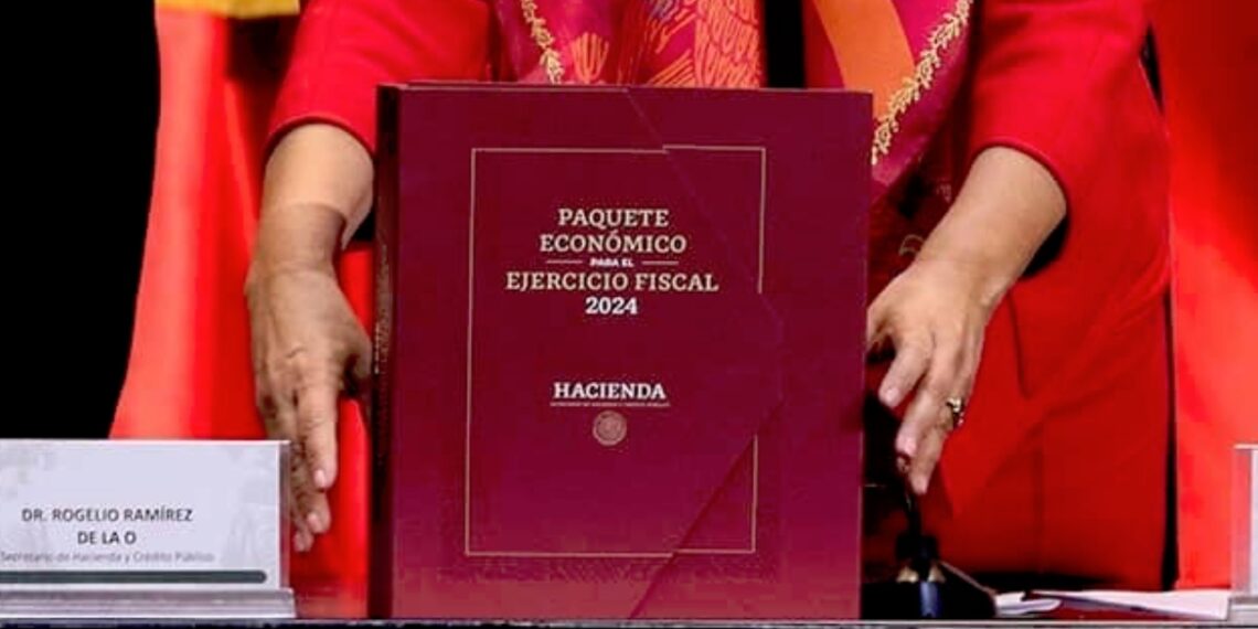 No hay endeudamiento con Paquete Económico 2024: AMLO