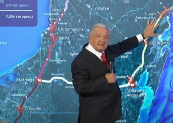 Justifica AMLO demora en Tramo 5 del Tren Maya “para no afectar cenotes”