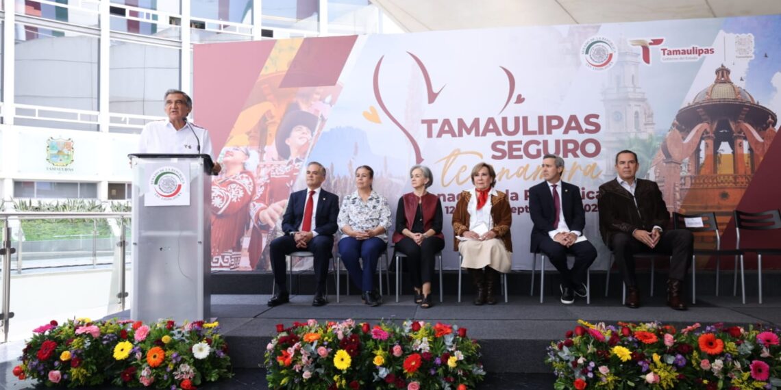Inaugura Américo muestra cultural de Tamaulipas en el Senado; recibe reconocimiento por lucha contra el cáncer