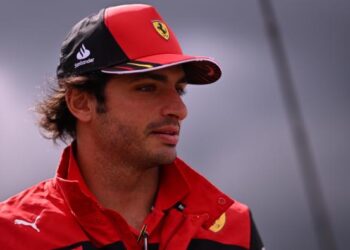 Sainz, pole en Singapur en la debacle de Verstappen y Red Bull