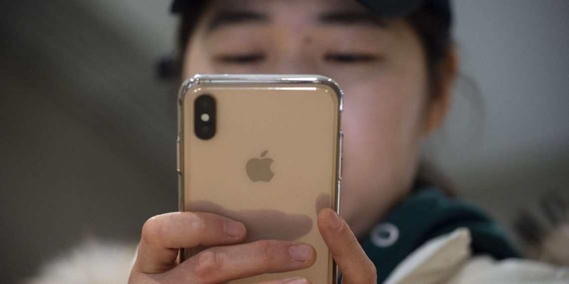 China niega haber prohibido el uso de iPhone en sus oficinas de gobierno