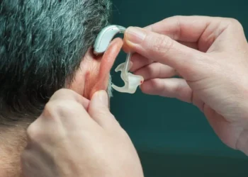 Qué dispositivo usar si tengo disminución auditiva