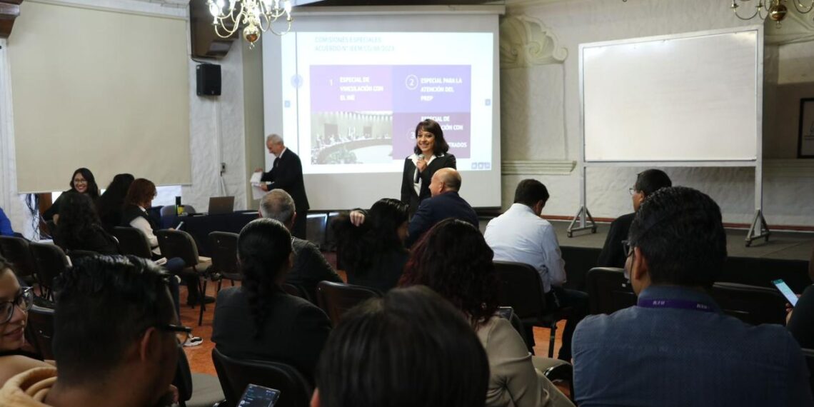 Secretaría Ejecutiva del IEEM imparte cursos de actualización para funcionarias y funcionarios electorales
