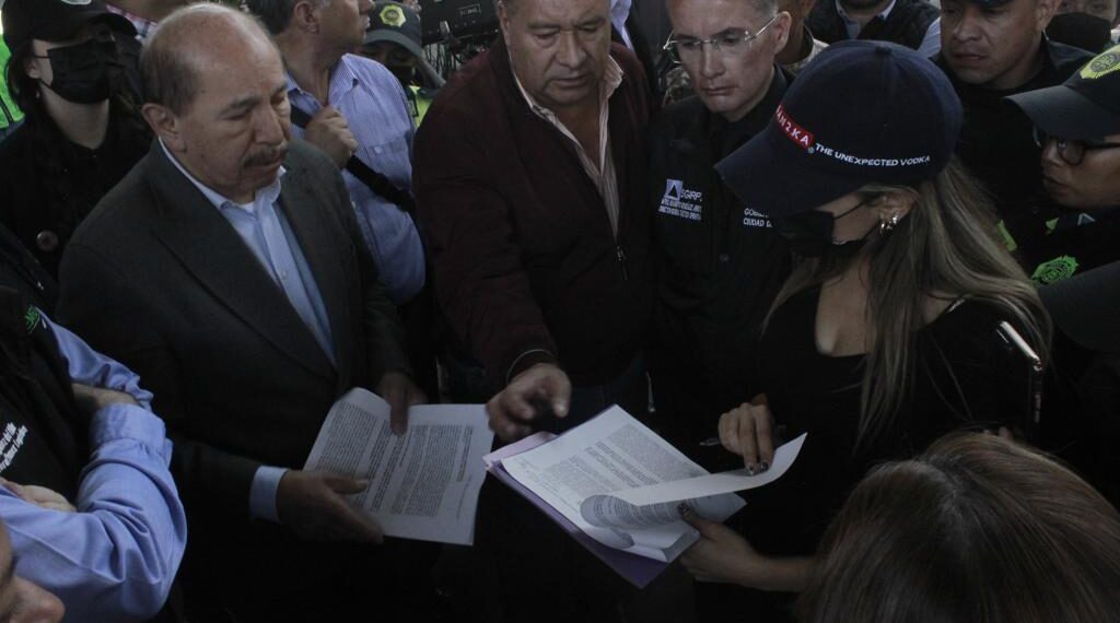 Alcalde Armando Quintero  se reúne con vecinos por olor a gas en planta de Pemex