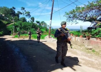 Ejército de Guatemala refuerza frontera con México por narco