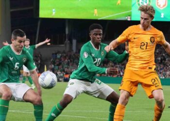 Holanda doblega a Irlanda en la eliminatoria rumbo a la Eurocopa