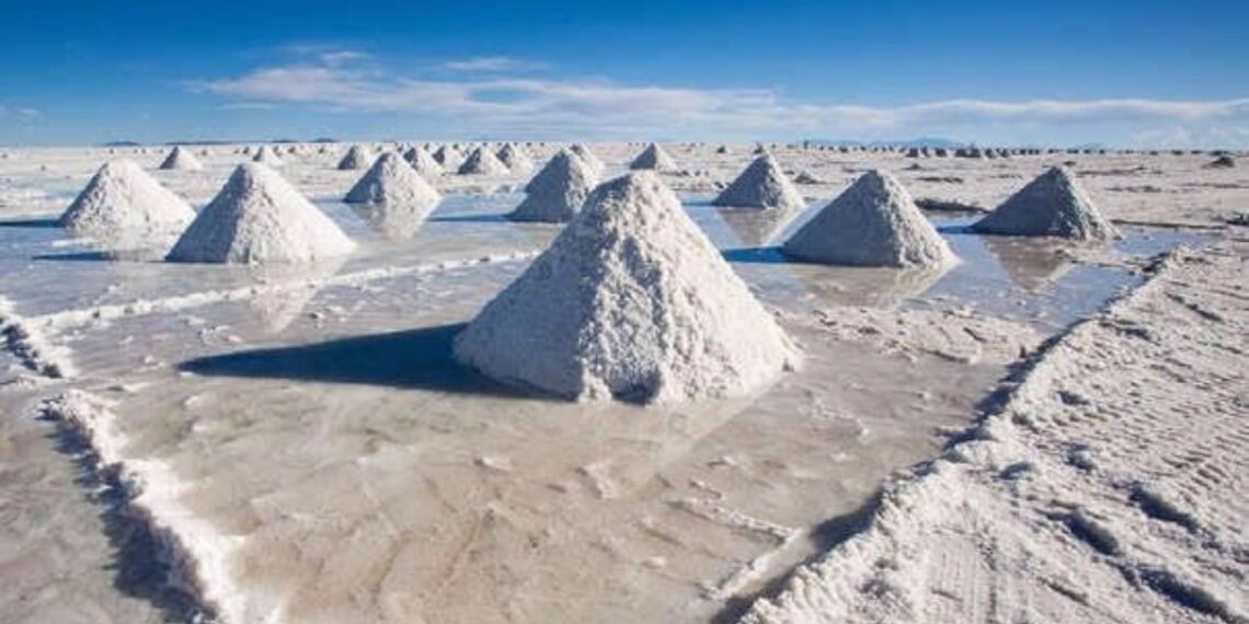 Defiende AMLO cancelación de concesiones a empresa china para extraer litio