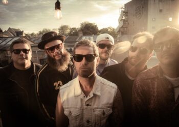 KCHIPORROS innova y emociona con su nueva música: ¡todo el mundo está KALIENTE!