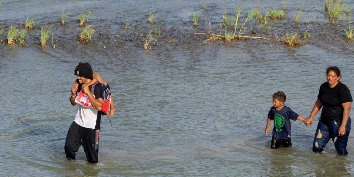 Molesta a AMLO que EUA ayude a Ucrania y no a Centroamérica