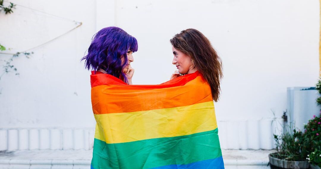 Día de la Visibilidad Lésbica: 75% de las mujeres en plataformas de encuentros buscan explorar su sexualidad fuera de la relación principal