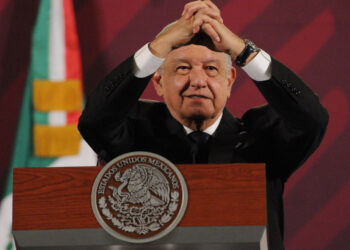 ‘Se hará caso pero es una violación a la libertad de expresión’, López Obrador sobre orden del INE