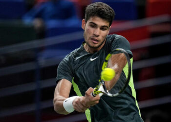 Carlos Alcaraz avanza a octavos de final en Shanghái