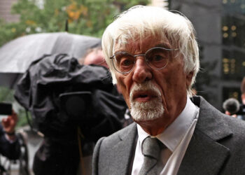 Ecclestone se declara culpable; le dan 17 meses de prisión