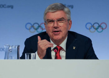 Miembros del COI piden a Thomas Bach seguir al frente
