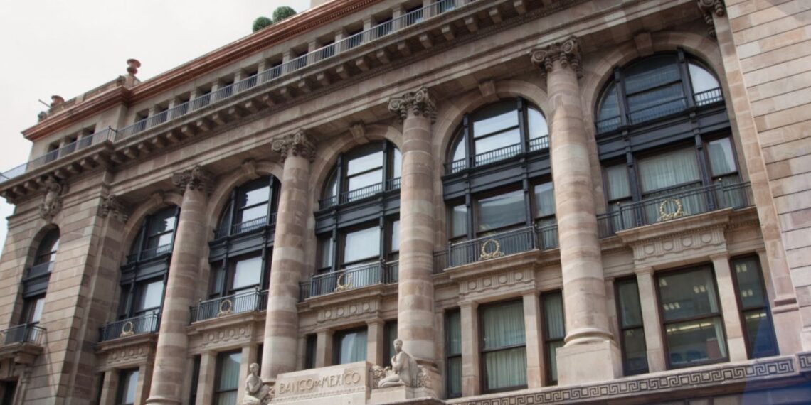 Israel y Hamás pegarían a inflación en México, advierte Banxico