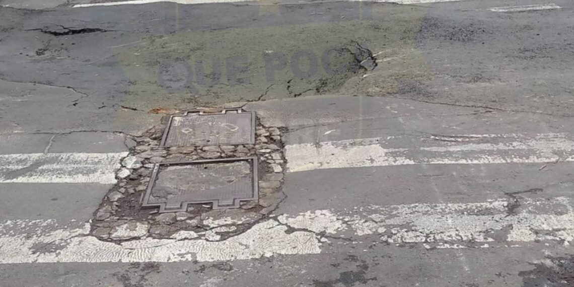 Se forma socavón en calles de la alcaldía Coyoacán