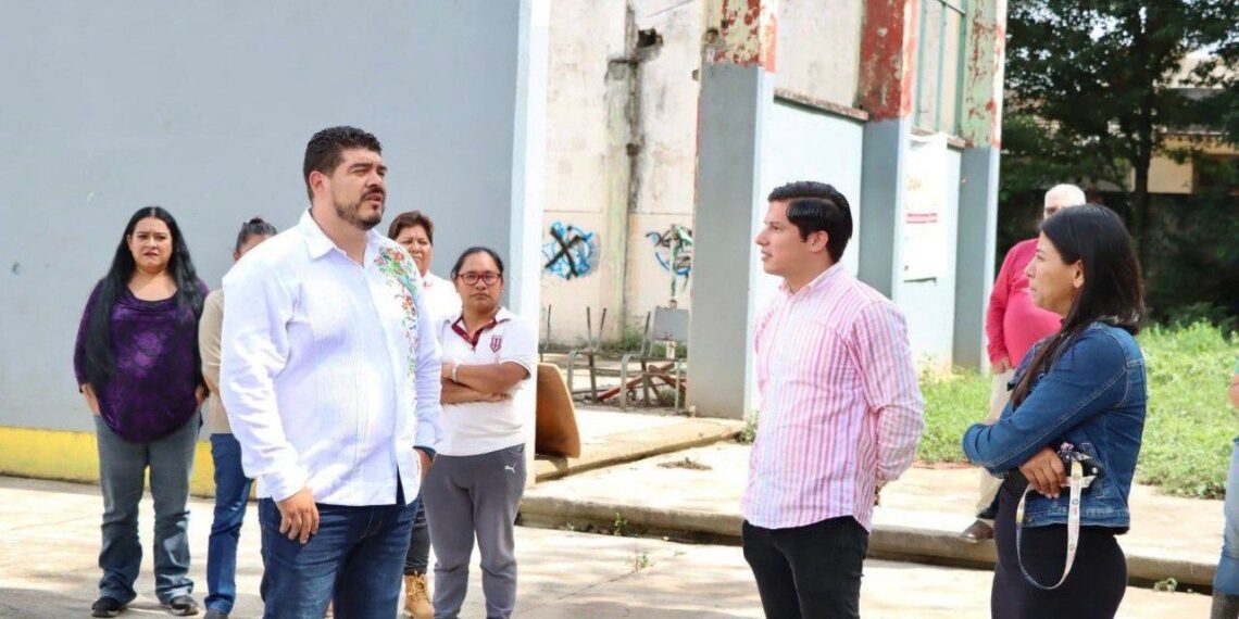 Zenyazen Escobar anuncia inversión para la Escuela de Bachilleres Unidad y Trabajo en Xalapa