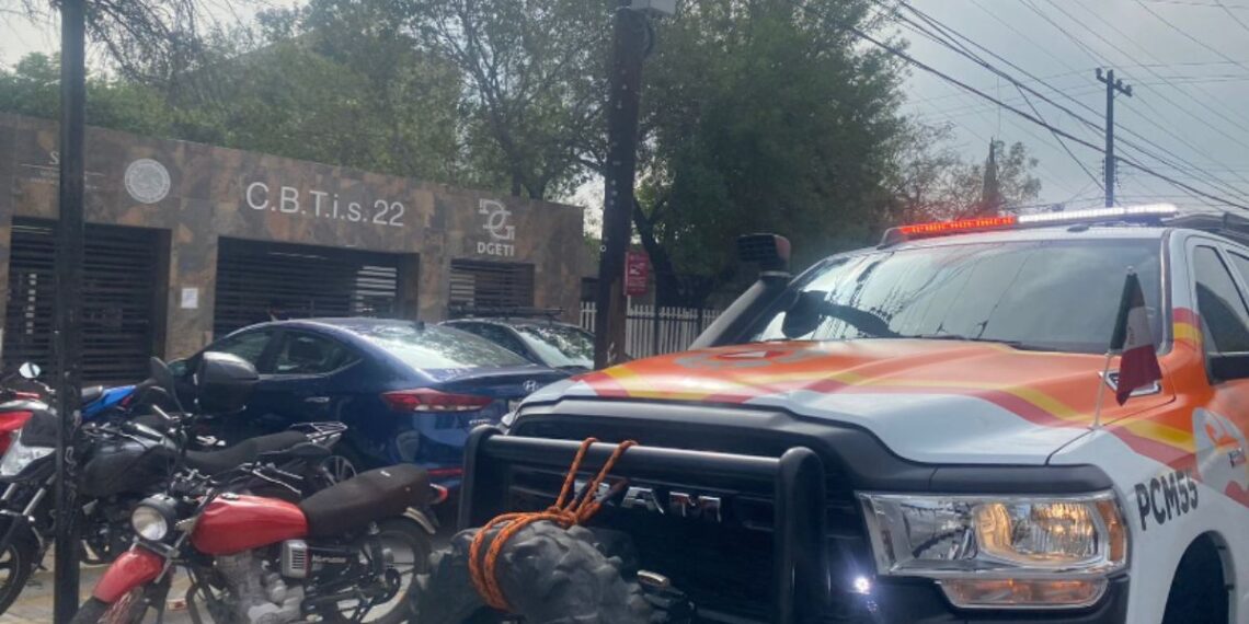 Estudiantes provocan explosión en un CBTIS de Monterrey; se registran heridos
