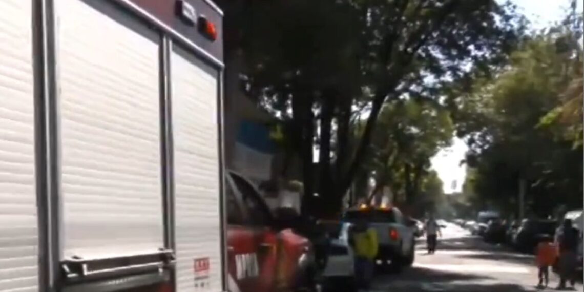 Evacuan a 80 alumnos de primaria por olor a gas en Coapa, Tlalpan