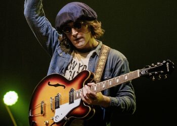 Javier Parisi presenta “John Lennon Live“, espectáculo que revivirá en México al ícono De The Beatles