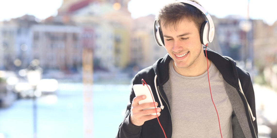 8 de cada 10 personas en las ciudades corre el riesgo de dañar su oído