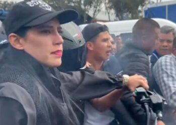 Llevan motos del equipo de Sandra Cuevas al corralón