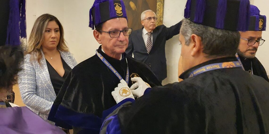 Recibe Edmundo Enciso Doctorado Honoris Causa por su labor humanista y empresarial