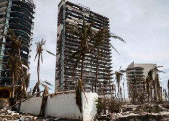Elevan a 45 muertos y 47 desaparecidos por ‘Otis’ en Acapulco