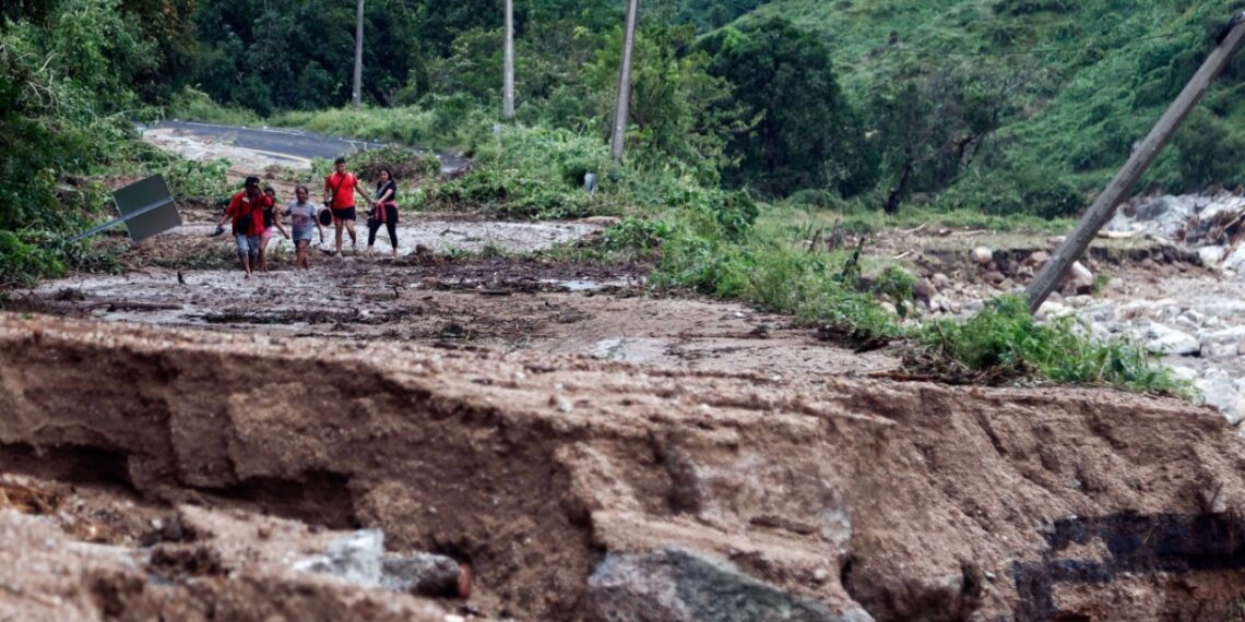 Reportan 27 personas fallecidas y 4 desaparecidas en Guerrero por ‘Otis’
