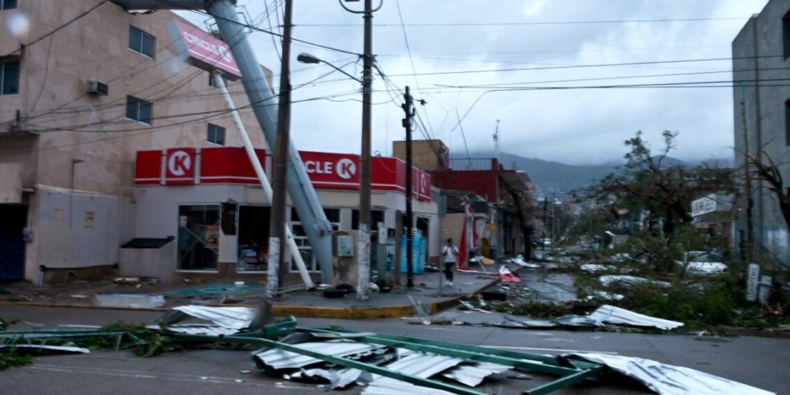 Servidores de la Nación censarán daños por ‘Otis’ en Guerrero: AMLO
