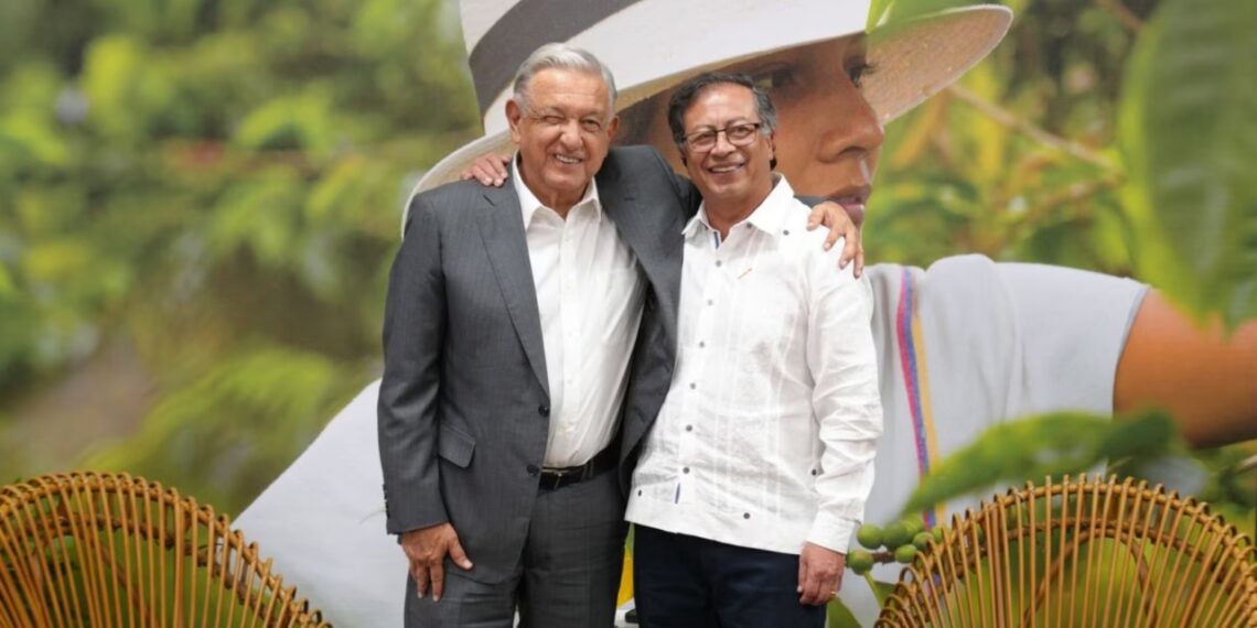Gustavo Petro es invitado por AMLO para cumbre migratoria en Palenque
