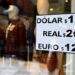 Dólar se dispara a días de las presidenciales en Argentina