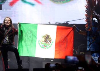 Alex Lora se queda con El Tri