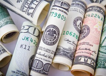 Dólar retrocede frente al Peso y se cotiza en $18.05